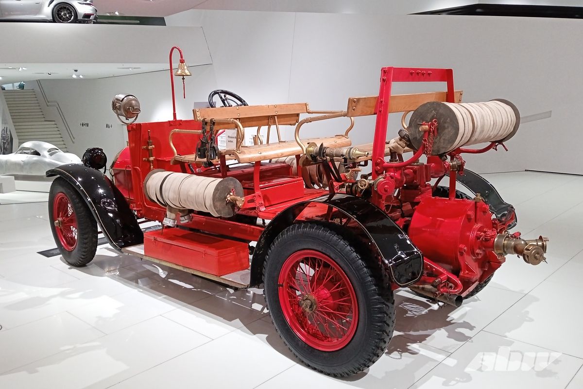 От экспериментов с электричеством до Volkswagen Beetle: 150 лет со дня рождения Фердинанда Порше