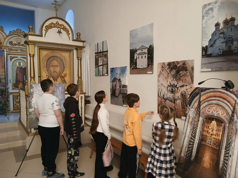 Выставка в саратовском храме знакомит жителей с историей России