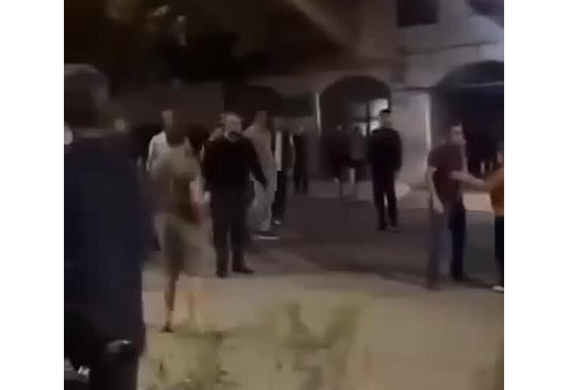 Жесткий азербайджанец. Драка между армянами и азербайджанцами в москве. Армяне ненавидят азербайджанцев. Армяне и азербайджанцы в москве. Драка армян и азербайджанцев в москве.