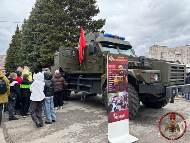 Сотрудники Управления Росгвардии по Вологодской области стали участниками патриотического автопробега, посвященного Дню Победы 