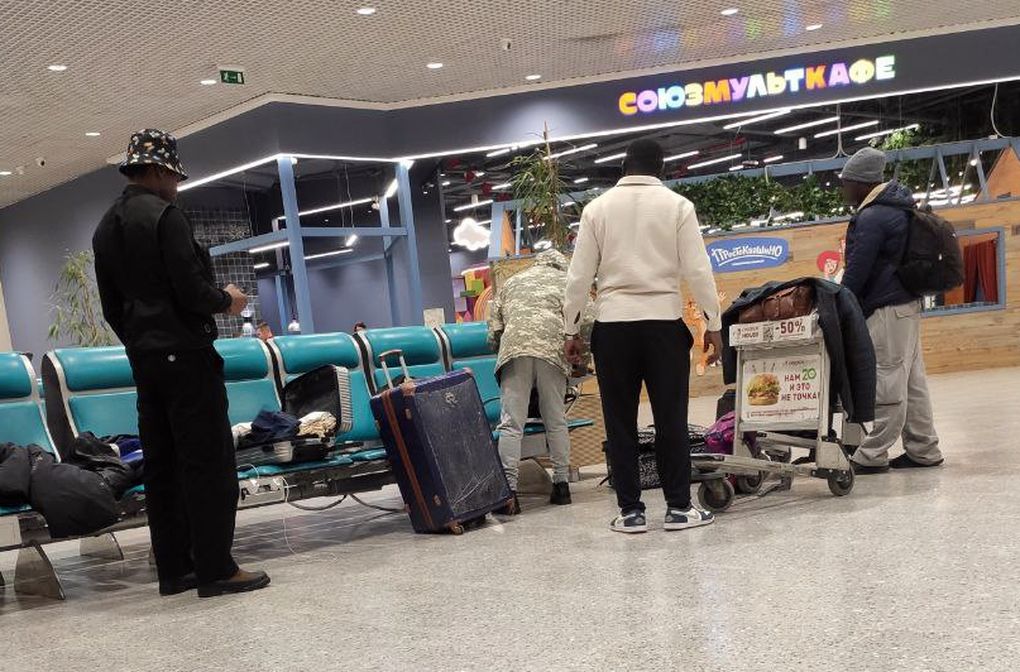 Двое уроженцев Африки нелегально добрались до Шаркана и Сарапула, чтобы там поработать