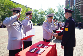 В ДВЮИ МВД России имени И.Ф. Шилова присвоили специальные звания 
