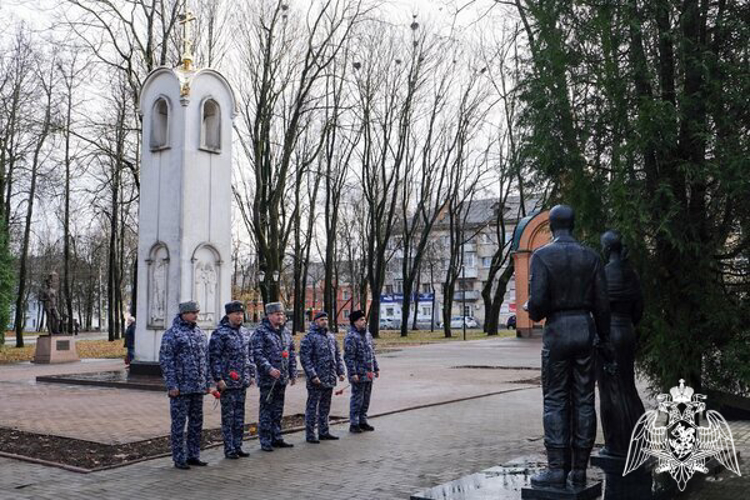 В Смоленской области росгвардейцы почтили память погибших товарищей