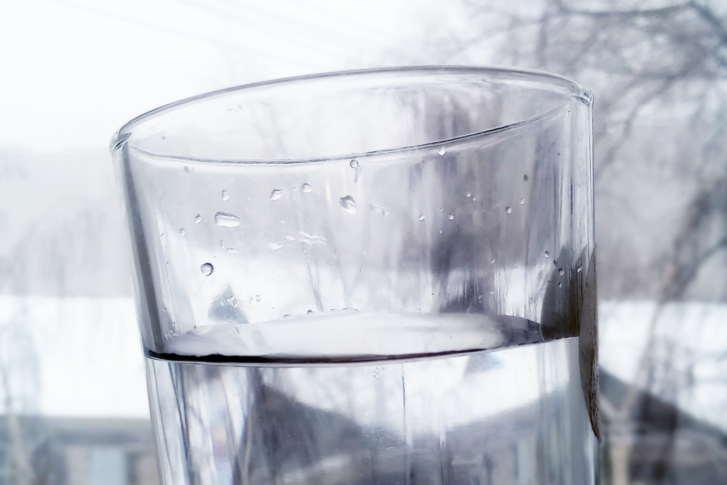 Пропустить через фильтр. Движение шланга с водой. Воду через 21. Воду через 21. Кран для горячей воды.