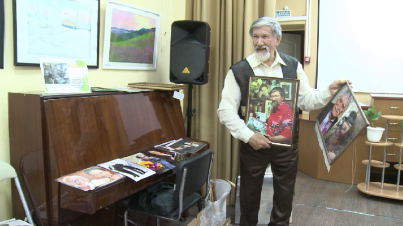 Коллекционер Владимир Лаптев больше полувека собирает автографы известных людей