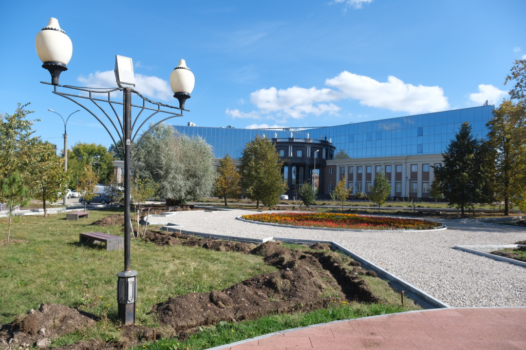 Сквер татищева пермь. Театральный сквер Пермь. Сквер Василия Татищева Пермь. Сквер у оперного театра Пермь.