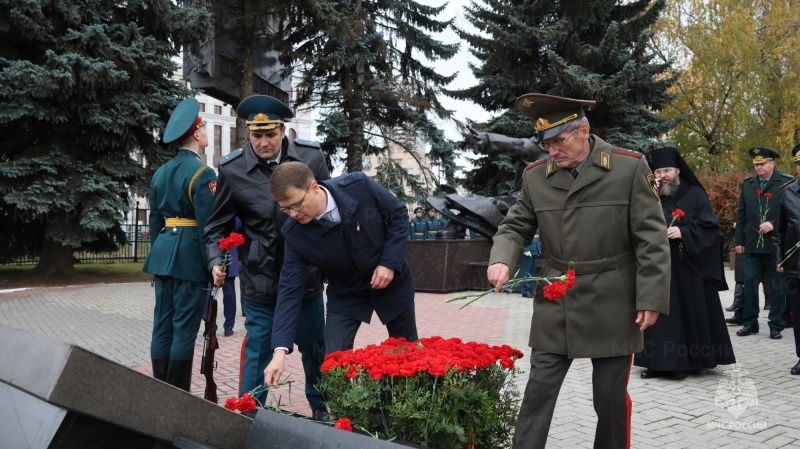 В год 35-летия МЧС России в Нижнем Новгороде открыт обновленный мемориал «Подвиг пожарного»