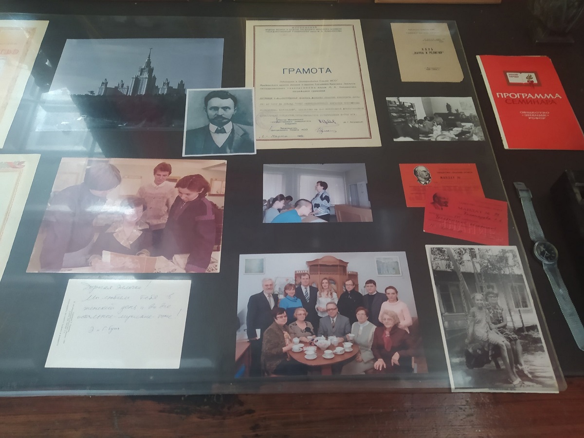 Книжная выставка о педагогах и наставниках. Выставка посвященная педагогам. Книжная выставка о педагогах и наставниках. Книжная выставка посвященная учителям. Книжные выставки к году педагога и наставника.