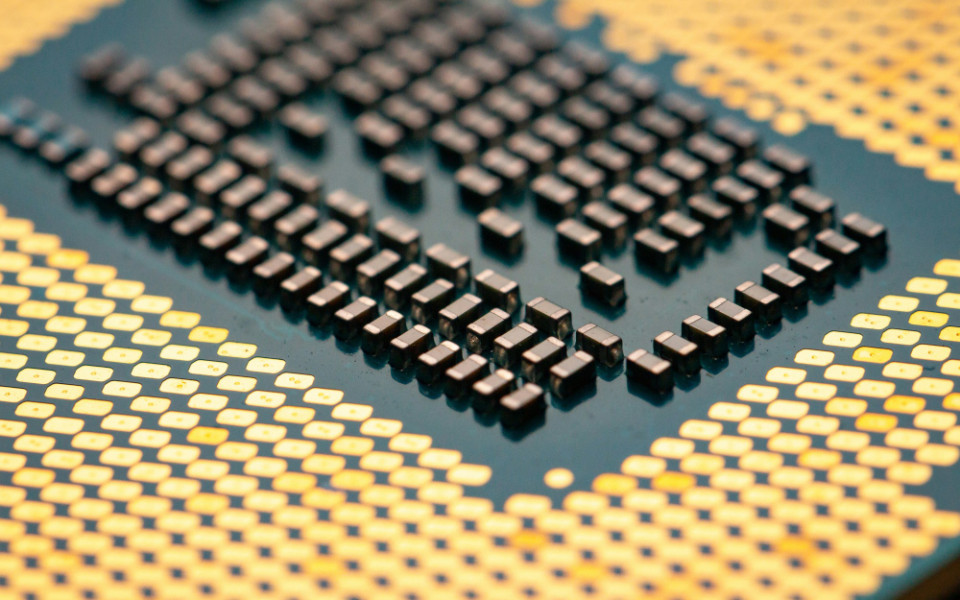 Почему GPU-серверы вытесняют универсальные решения для бизнеса