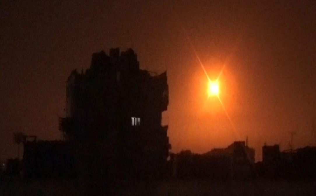 Взрывы в Севастополе: в воздухе ракеты (ФОТО)