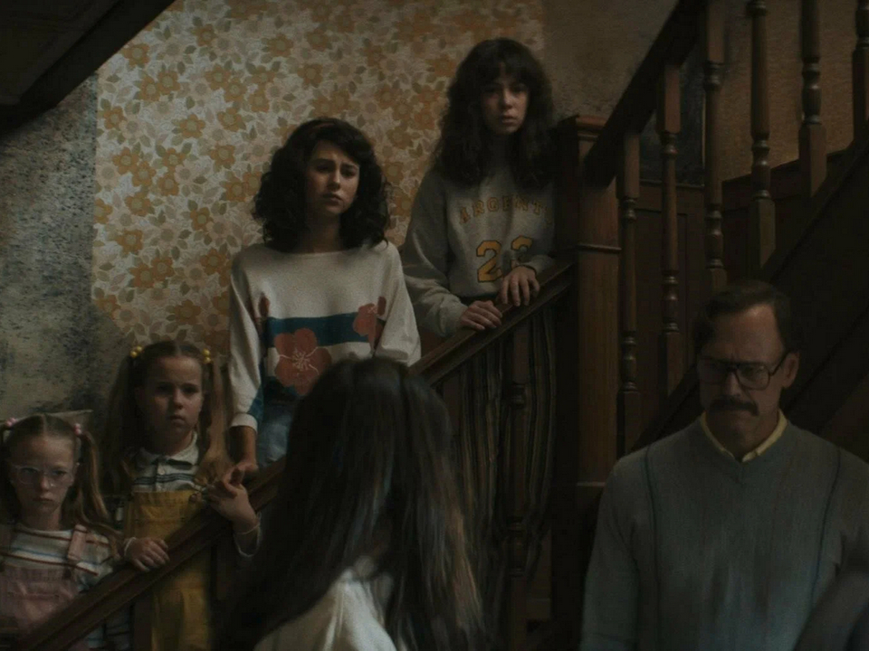 Кадр из фильма «Заклятие 4: Последний обряд». Режиссер Майкл Чавес. 2025 год