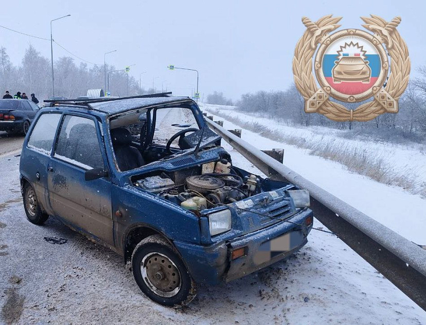 Водитель «Оки» попал в больницу после ДТП на саратовской трассе