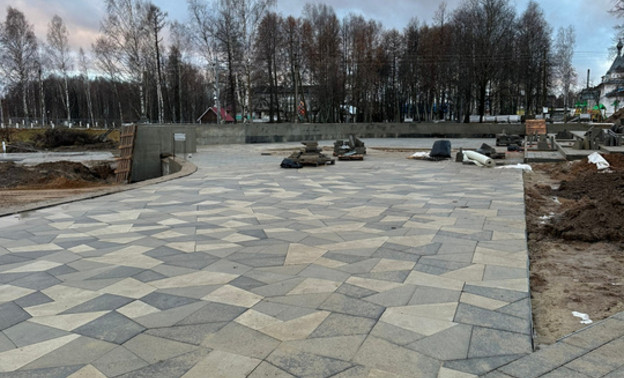 В Верхнекамском районе благоустройство набережной продолжается без выходных