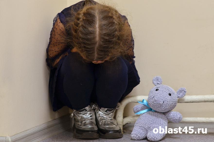 В Курганской области суд оштрафовал отца, который в мессенджере оскорбил свою дочь