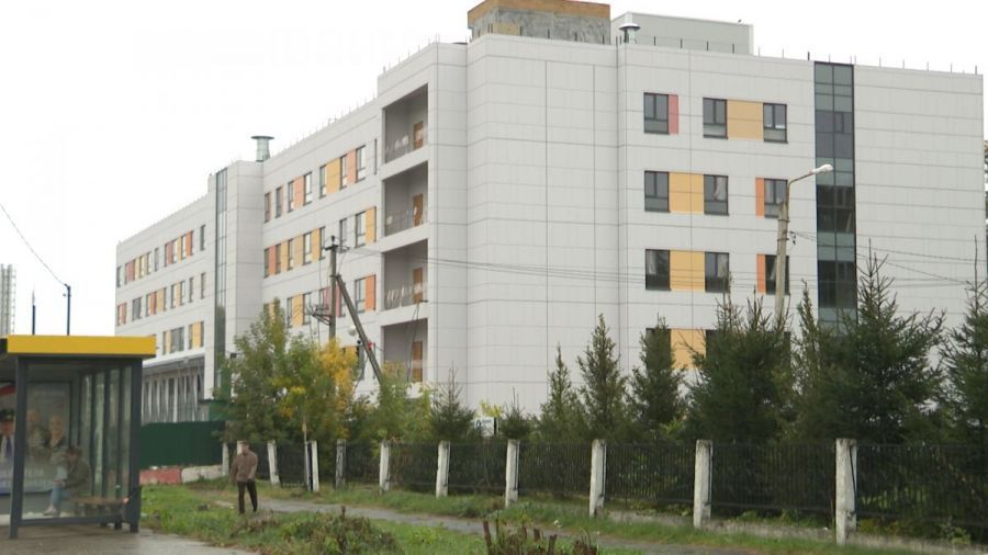Строительство нового корпуса детской больницы в Ярославле продлили еще на полгода