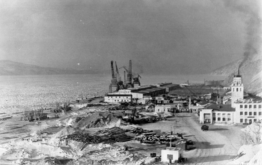 Общий вид порта Нагаево. Февраль 1959 года