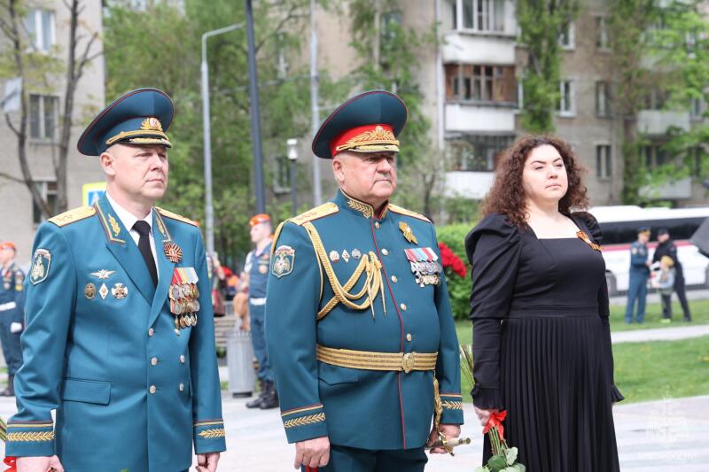 Руководство и сотрудники МЧС России отдали дань памяти воинам, погибшим в Великой Отечественной войне