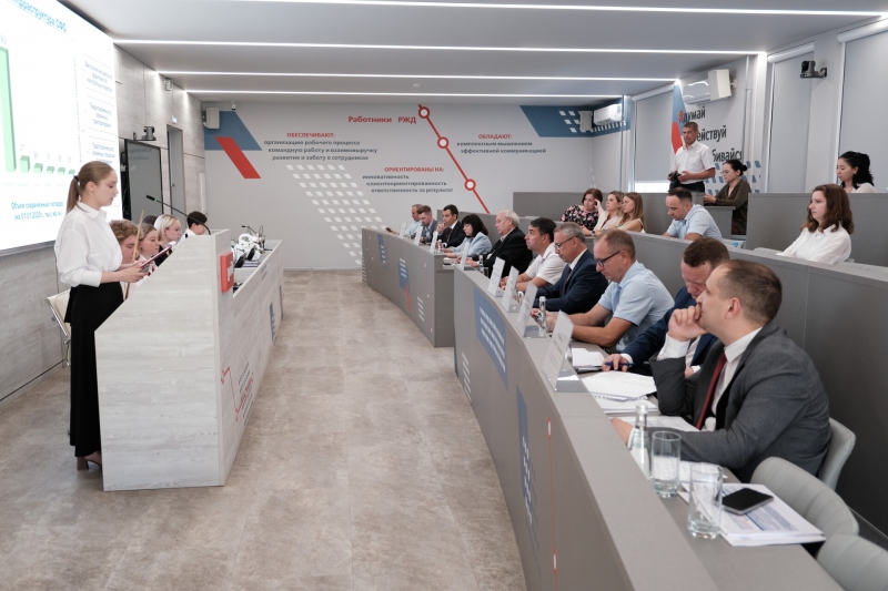 Выступление на защите дипломных грантовых проектов по задачам РЖД.