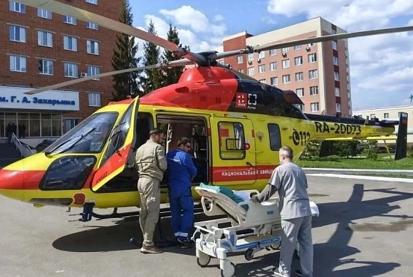 Санитарный вертолет экстренно эвакуировал больного из каменской больницы