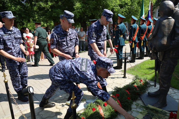 В казанском полку Росгвардии открыли мемориал в память о погибших на СВО однополчанах