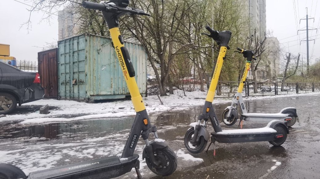 Екатеринбург завалило снегом. Фото