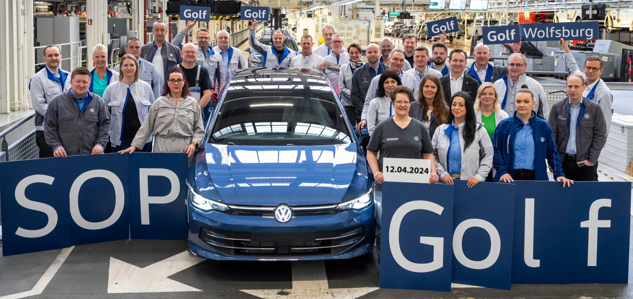 Обновленный Volkswagen Golf встал на конвейер