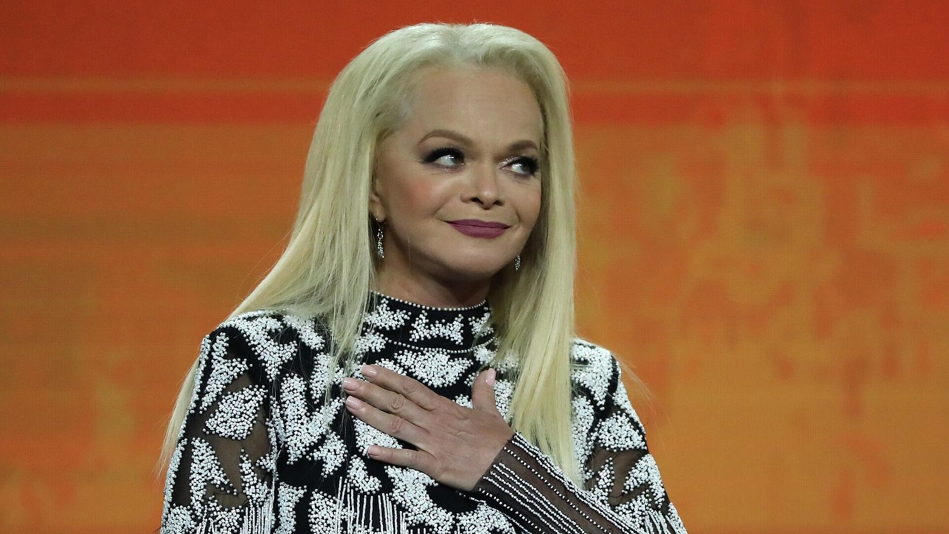 В Театре на Таганке почти полный зал собрался на спектакль с Долиной