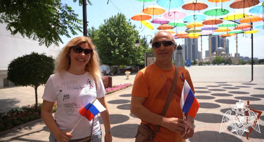 Акцию «Российский триколор» поддержали росгвардейцы в Чеченской Республике