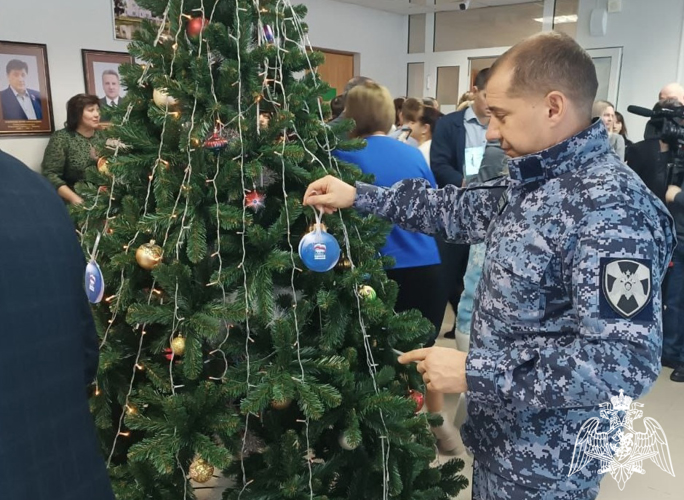 Росгвардейцы исполнили новогодние мечты юных белгородцев