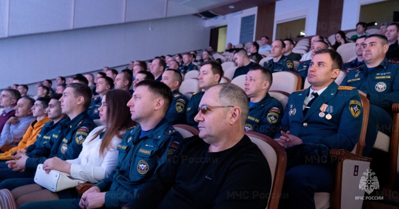 В рамках Дня спасателя сотрудники МЧС России награждены ведомственными наградами