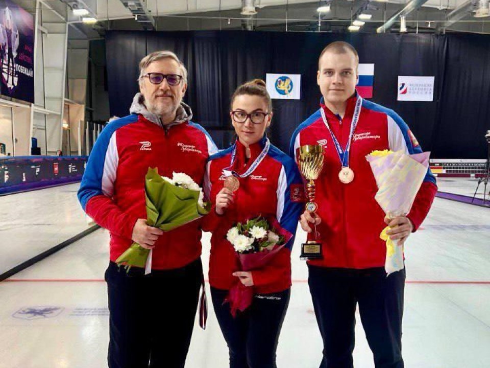 Не просто камни по льду, а бронза страны: дмитровские спортсмены показали класс на федеральной территории