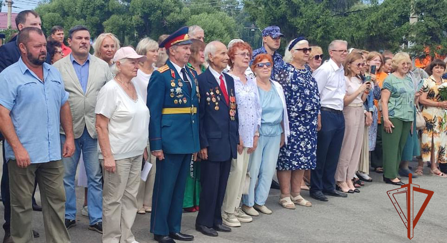 Портреты росгвардейцев появились на обновлённых Досках почёта города Омска