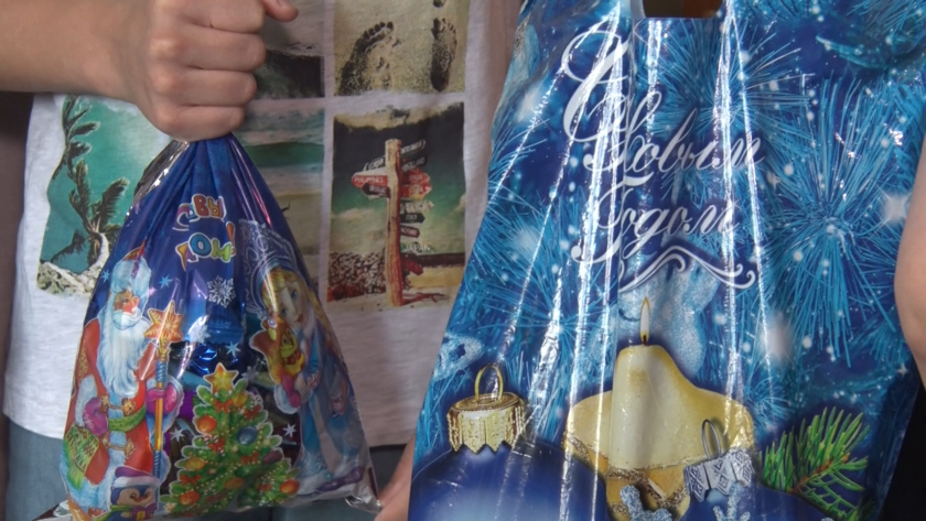 новогодние подарки для детей. сладкий подарок. подарки детям мобилизованных 2023. губернаторский сладкий подарок. классные подарки на новый год.