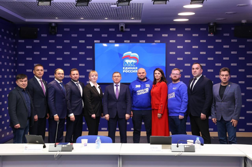 Выборная стратегия, работа над народной программой, партийные задачи: Владимир Якушев встретился с финалистами «Лидеров России. Политика»