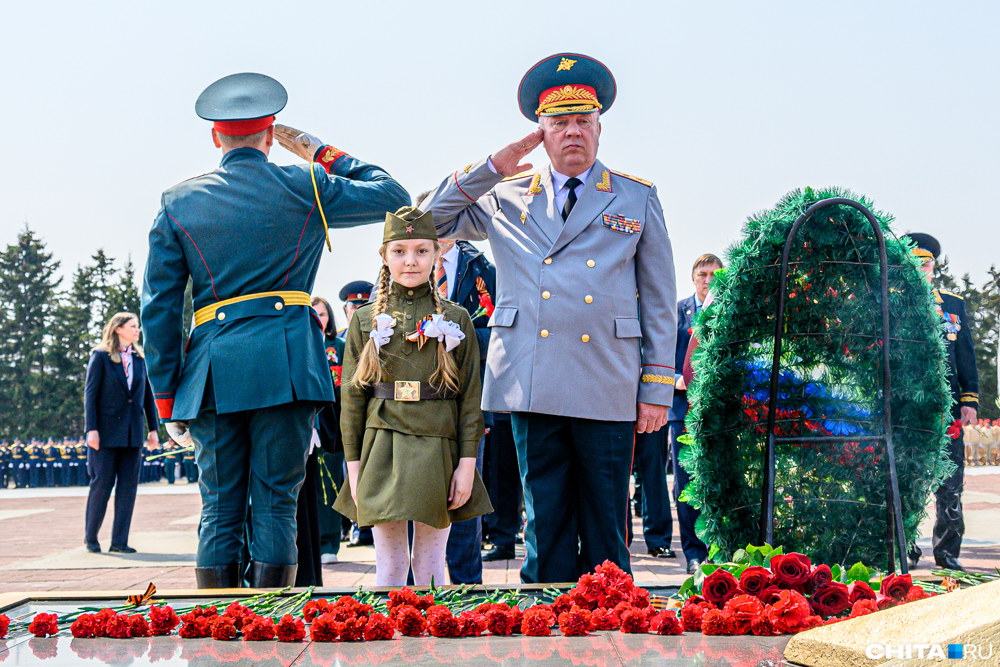 Песня мы не забудем подвиг дедов. Фото с митинга в Минске снимок с дедом.