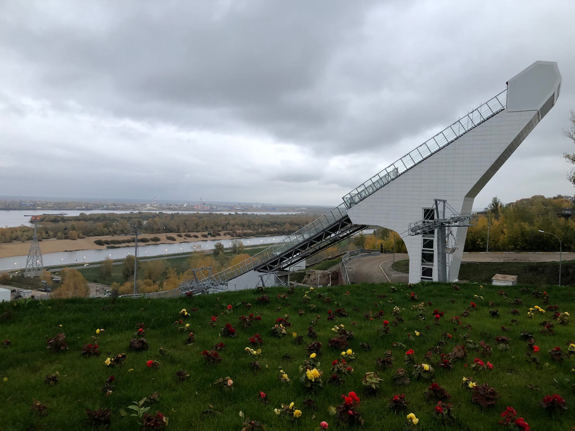 Открытый новгород. Нижегородский фуникулер. Трамплин к-15 Нижний Новгород. Рисунок на трамплине Нижний Новгород. Еще 2 трамплина.