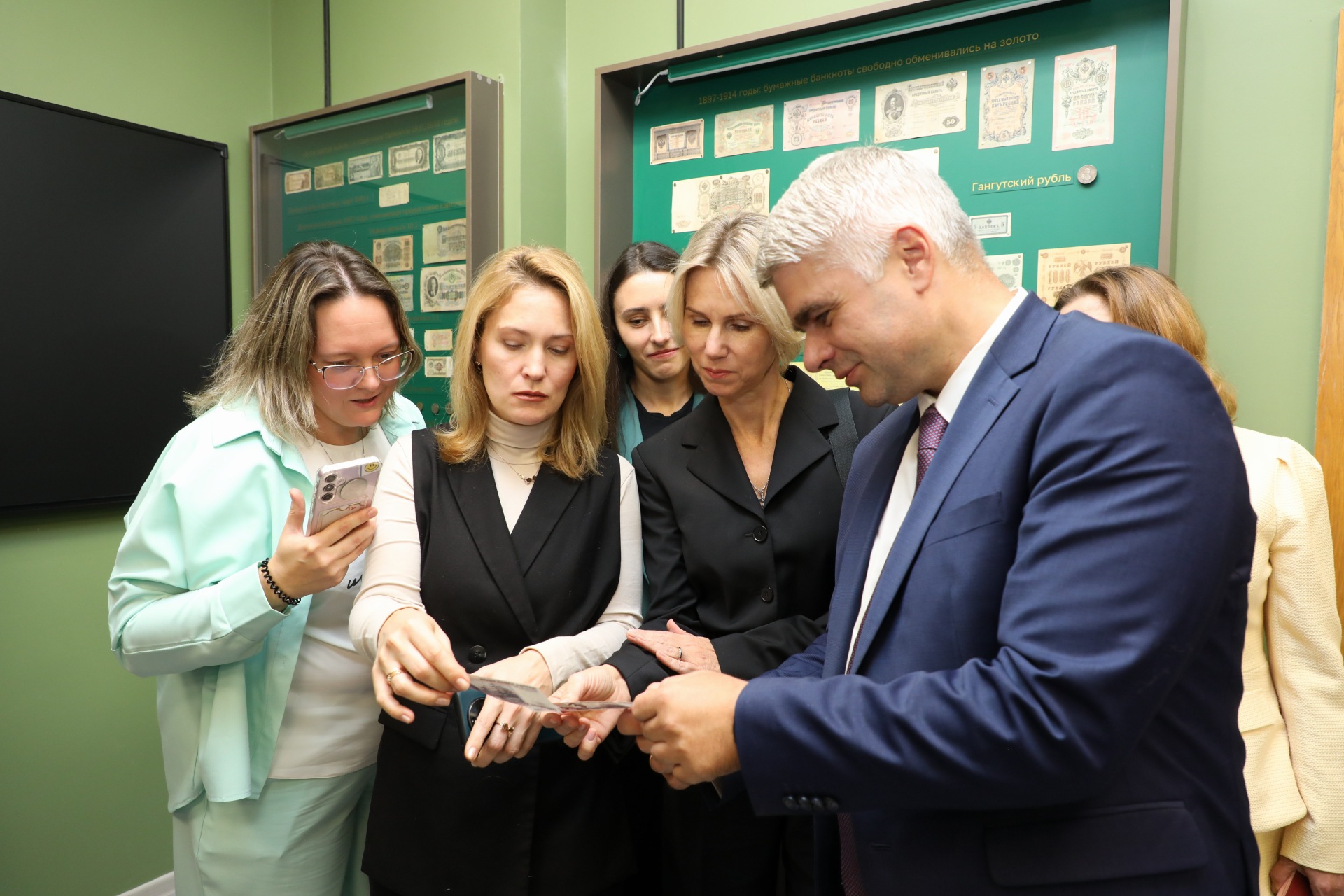 Открытие музея денежного обращения 5