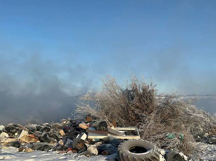 Знаменск Астраханской области накрыла мгла после пожара на мусорном полигоне
