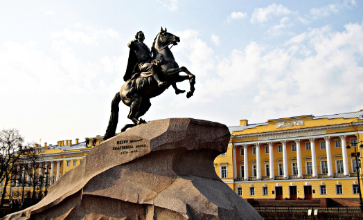 Эксперт Ансталь назвала Петербург самым доступным направлением для майского отдыха
