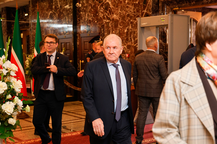 Рафинат Яруллин: «Храмов — хороший инженер с большим опытом, прошел сильную школу. Участвовал в техническом сопровождении всех крупных проектов ТАИФ-НК. Профессионал, который знает предприятие с головы до ног»