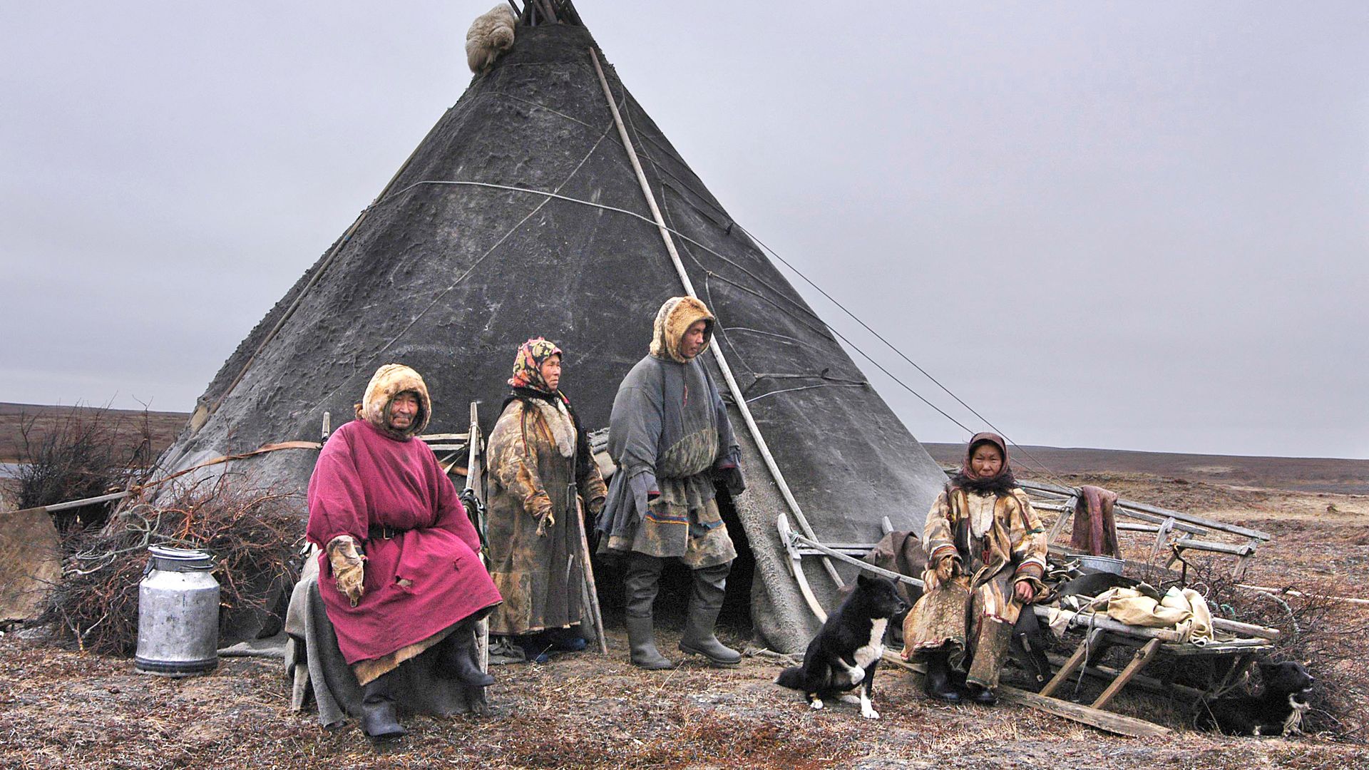 Чем занимаются коренные жители крайнего севера