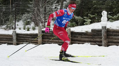 Савелий Коростелёв на дистанции во время гонки 10 км свободным стилем в Ханты-Мансийске