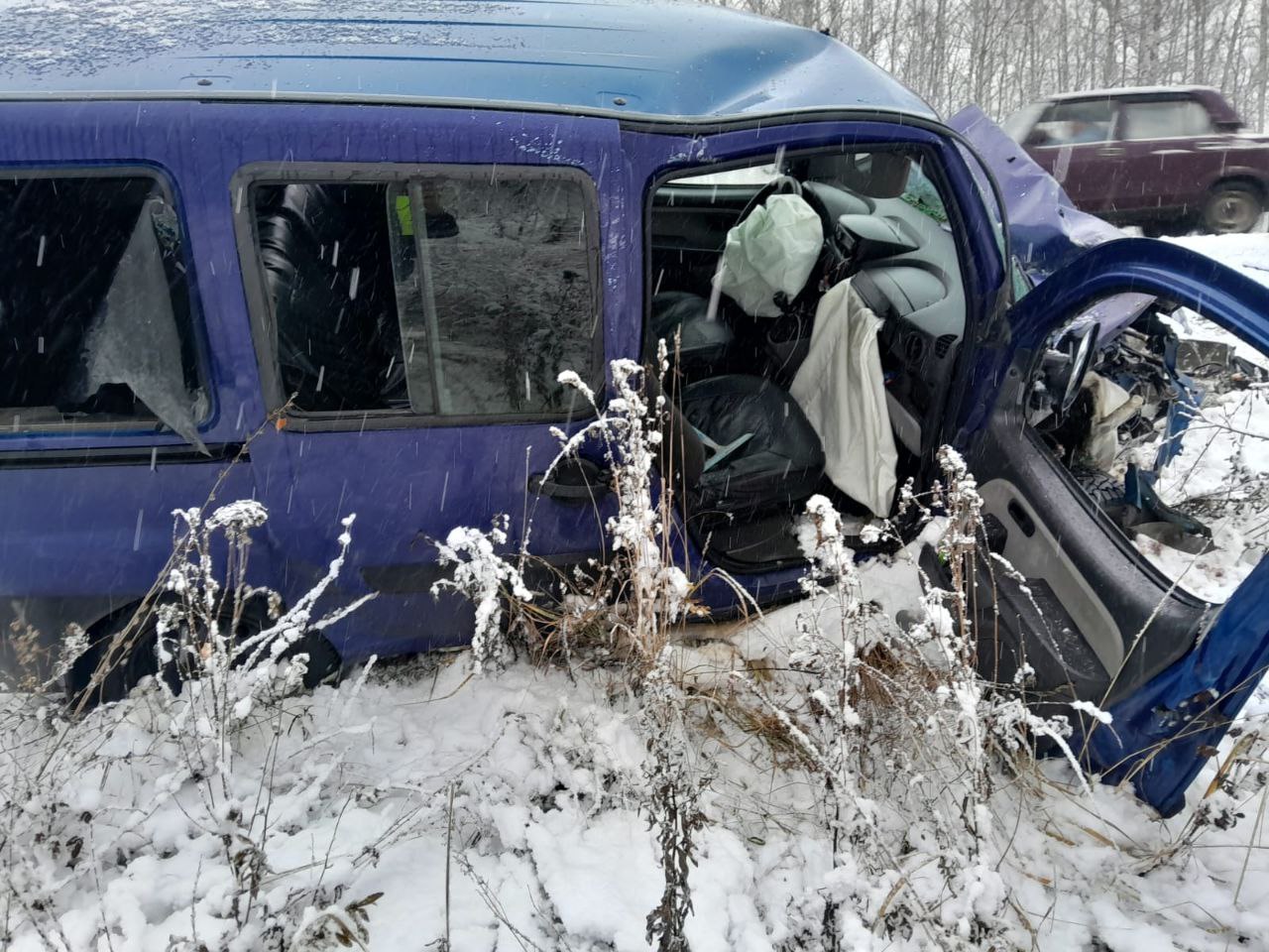 Водитель Фиата пострадал в ДТП с грузовиком на трассе под Липецком