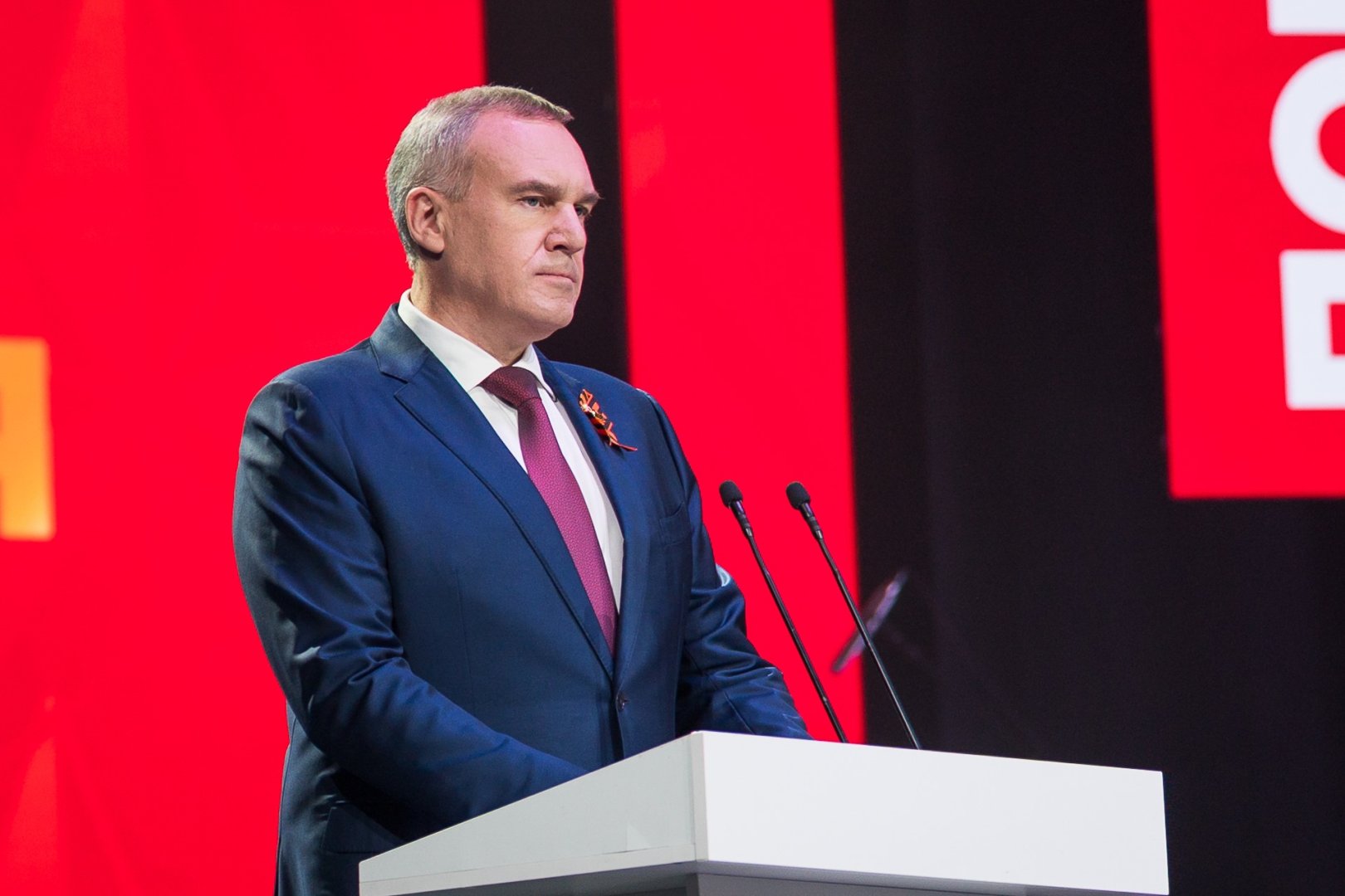 Губернатор ХМАО на концерте ко Дню Победы