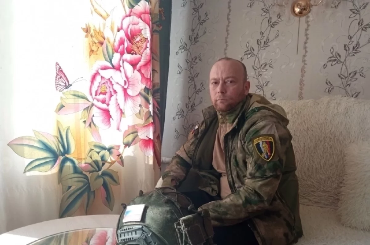 Сергей получил серьёзные ранения, порядка 100 осколков по-прежнему находятся в его теле.