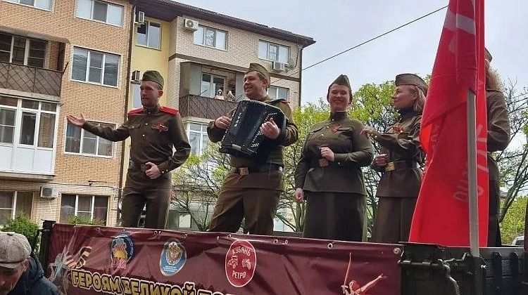 «Катюша» под окнами ветеранов: в Краснодаре стартовали фронтовые концерты, от которых сжимается сердце