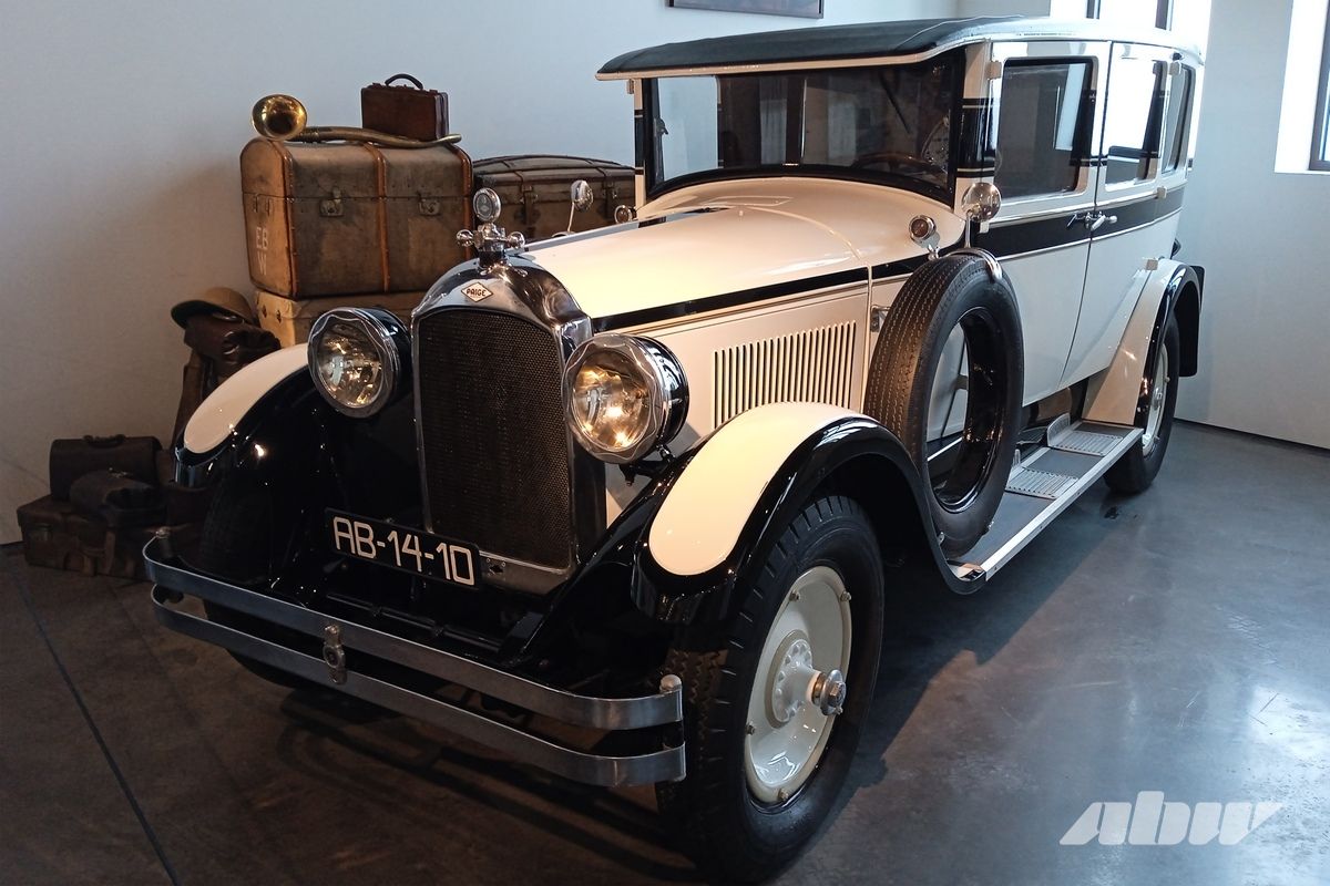 Стиль, мода и ретроавтомобили музея в испанской Малаге: часть вторая