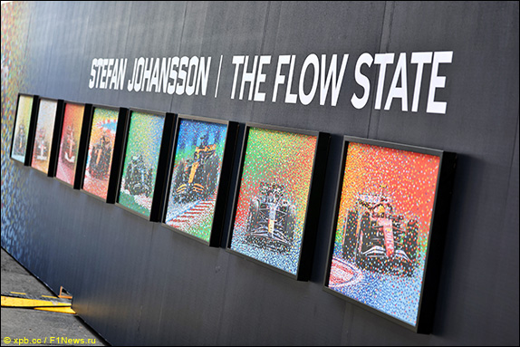 В Мехико Стефан приехал с выставкой принтов The Flow Estate