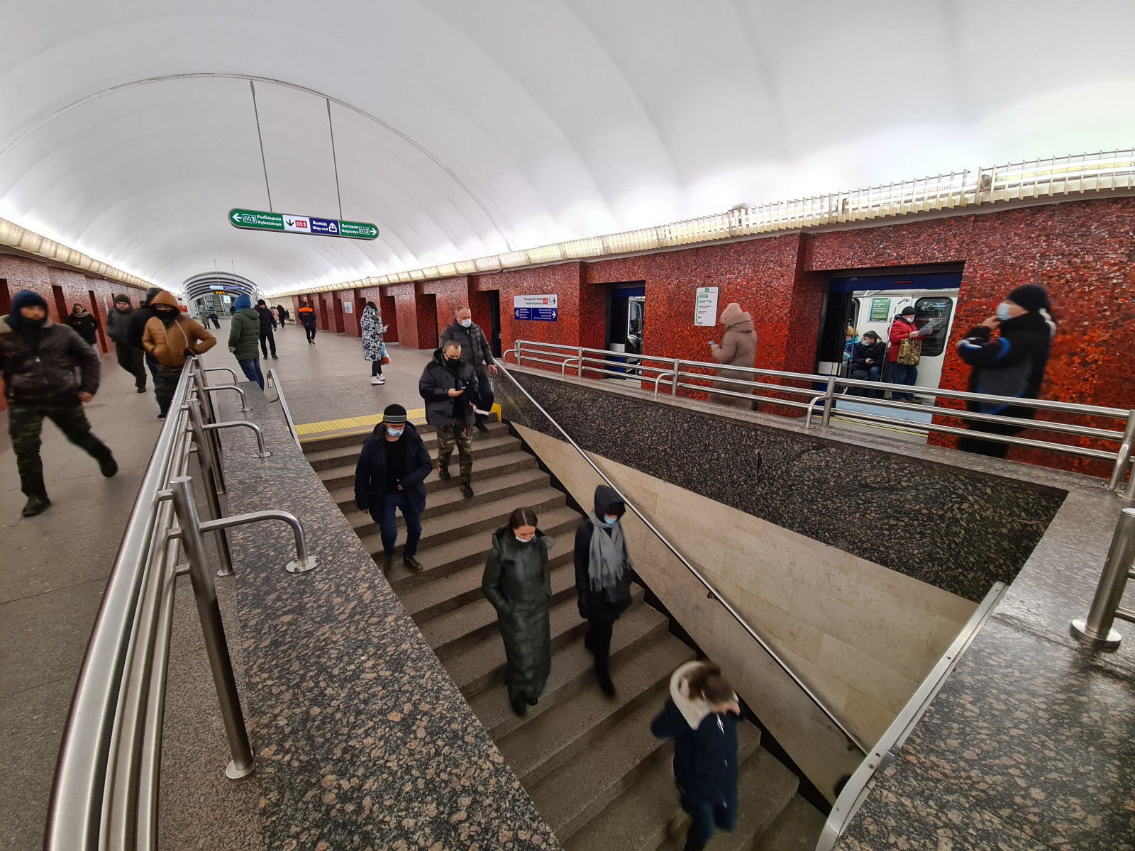 Почему в питерском метро. Метро Маяковская Санкт-Петербург туннель. Реконструкция Маяковской. Метро Московская после реконструкции. Бакмил метро после реконструкции.