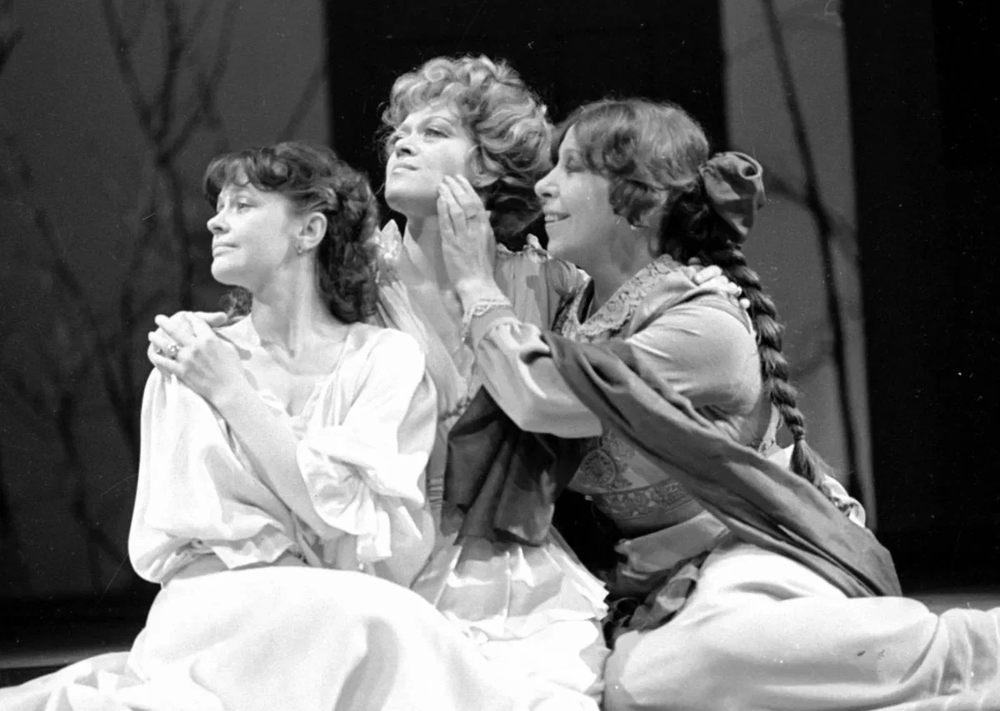Марина Неелова, Алиса Фрейндлих и Галина Соколова в спектакле «Вишнёвый сад», 1978 год